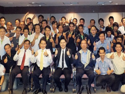 บริษัทเอ็นซีอาร์ (ประเทศไทย) จำกัด จัดอบรมหลักสูตร การบริการที่เป็นเลิศ เพื่อเพิ่มความพึงพอใจของลูกค้าอย่างยั่งยืน เมื่อวันจันทร์ที่ 1 กรกฎาคม 2556 วิทยากร : ดร.จอมพล จีบภิญโญ