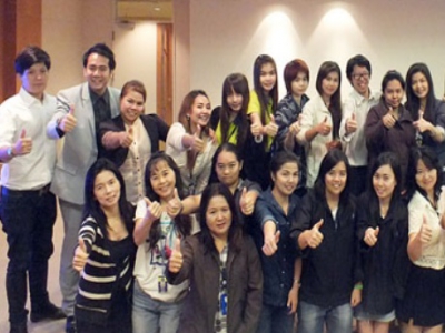 บริษัท ทีทีแอนด์ที จำกัด (มหาชน) จัดอบรมหลักสูตร พลังแห่งการสร้างทีมและการพัฒนาบุคลิกภาพในการทำงาน เมื่อวันศุกร์ัที่ 25 ตุลาคม 2556 วิทยกร : ดร.นราธิป อ่ำเที่ยงตรง และทีมงาน