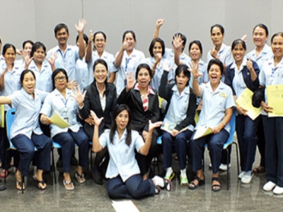 โรงเรียนบางกอกพัฒนา จัดอบรมหลักศูตร การเสริมสร้างแม่บ้านมืออาชีพด้วยวิธี 7Q เมื่อวันที่ 09 สิงหาคม 2557 อาจารย์ พัชรี แช่มช้อย และ อาจารย์ กัลยาณี โตเขียว