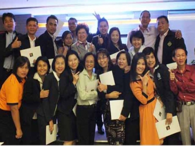 กรมสรรพสามิต จัดอบรมหลักสูตร สุดยอดเทคนิคการนำเสนอสำหรับผู้บริหารกรมสรรพสามิต - Stand & Deliver as Professional for Management (รุ่นที่ 1) ตั้งแต่วันที่ 09-12 เมษายน 2557 วิทยากร : ดร.จอมพล จีบภิญโญ